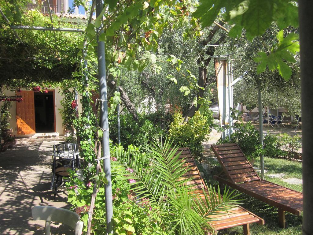Tina Rooms Gialtra Exterior photo